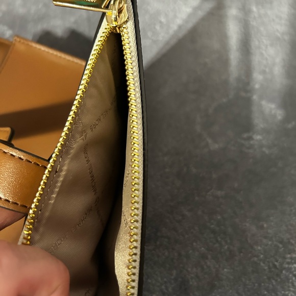 Michael Kors - Jet Set Travel LG double zip wristlet - Picture 8 of 9